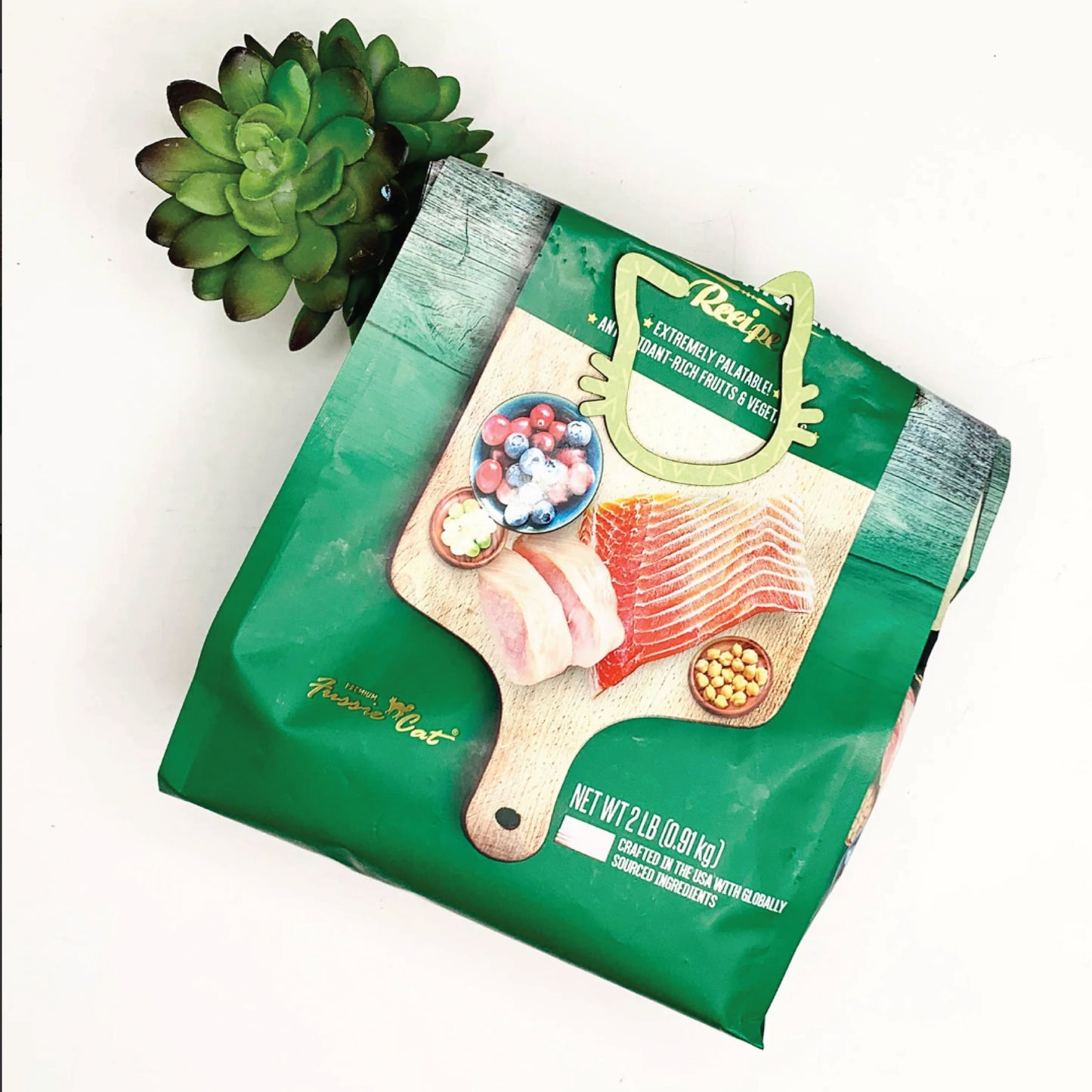 Versatile Cat-Shaped Bookmark & Snack Bag Closure